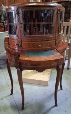 Bureau - Vitrine en bonheur du jour de style Louis XV en marqueterie