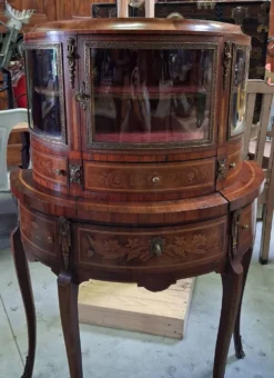 Bureau - Vitrine en bonheur du jour de style Louis XV en marqueterie