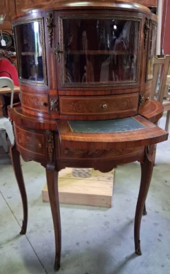 Bureau - Vitrine en bonheur du jour de style Louis XV en marqueterie