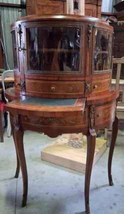 Bureau - Vitrine en bonheur du jour de style Louis XV en marqueterie