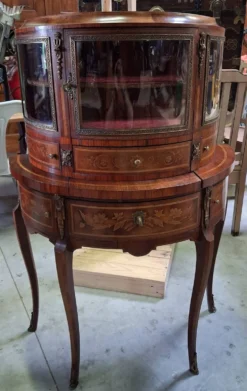Bureau - Vitrine en bonheur du jour de style Louis XV en marqueterie