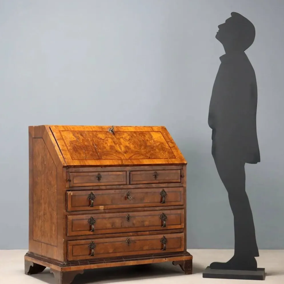 Cabinet à abattant ancien en ronce de noyer 8 tiroirs Italie XVIII Century