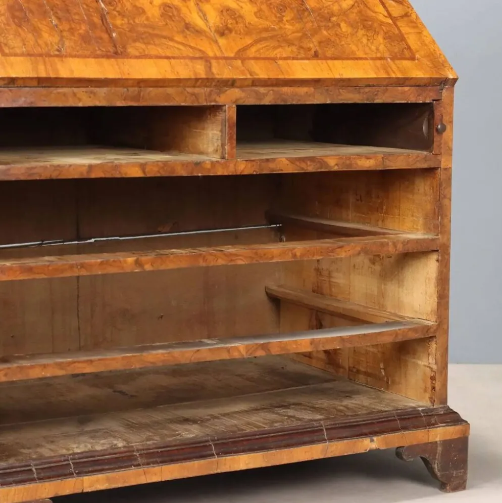 Cabinet à abattant ancien en ronce de noyer 8 tiroirs Italie XVIII Century