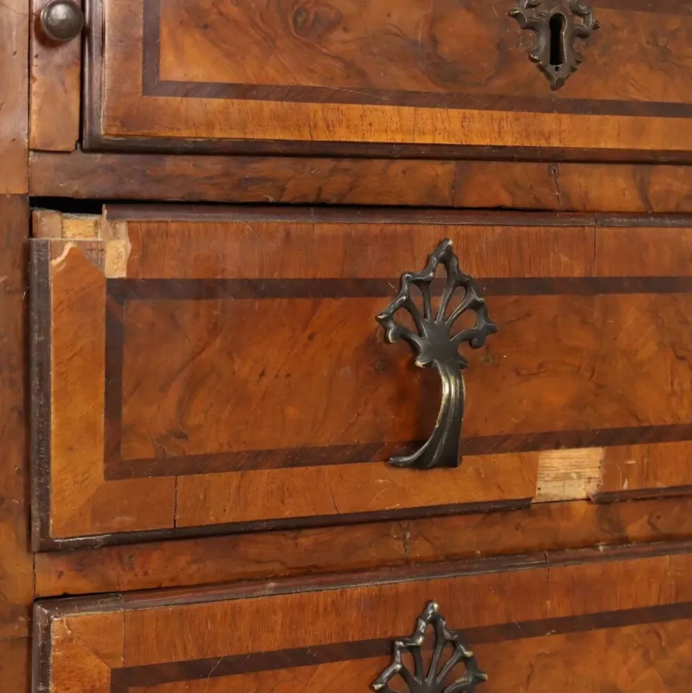Cabinet à abattant ancien en ronce de noyer 8 tiroirs Italie XVIII Century