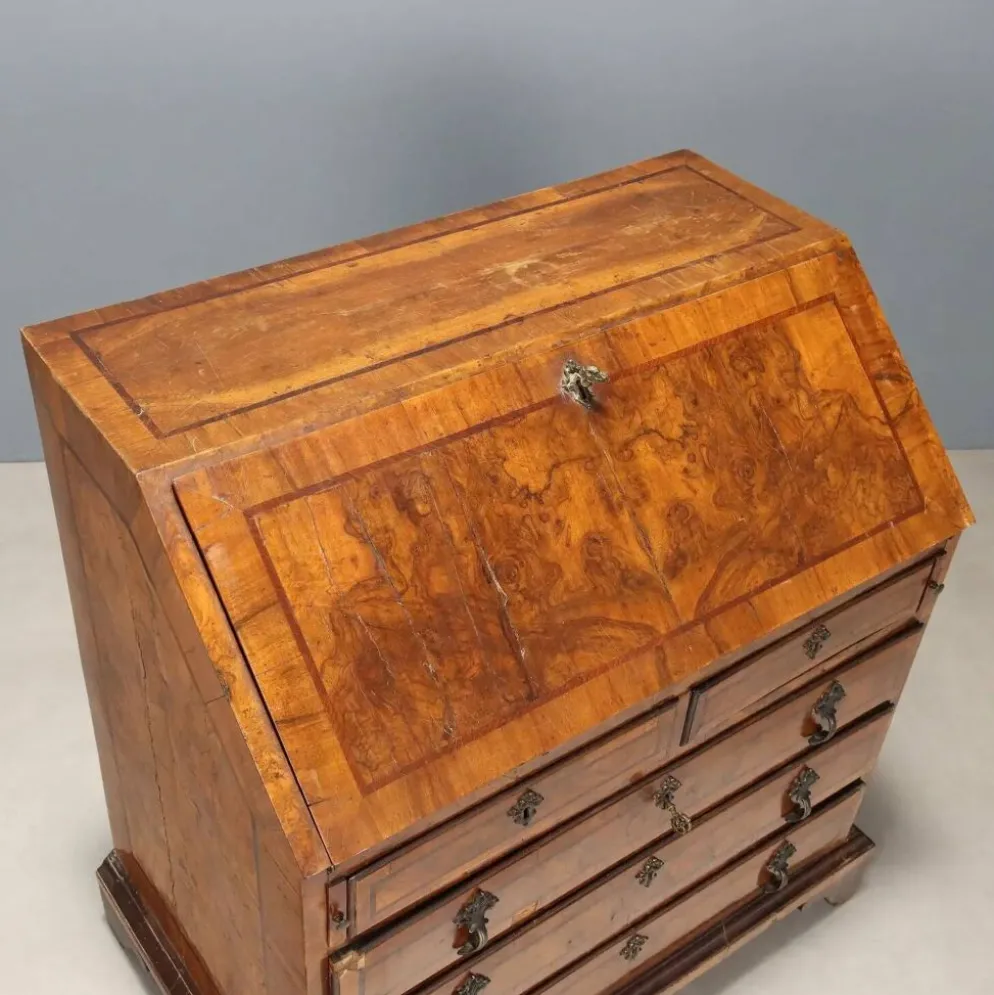 Cabinet à abattant ancien en ronce de noyer 8 tiroirs Italie XVIII Century