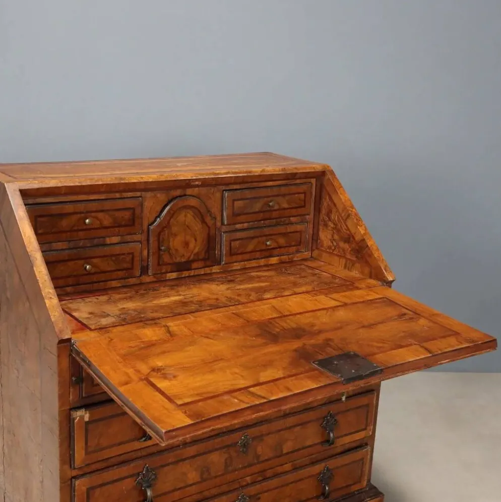 Cabinet à abattant ancien en ronce de noyer 8 tiroirs Italie XVIII Century