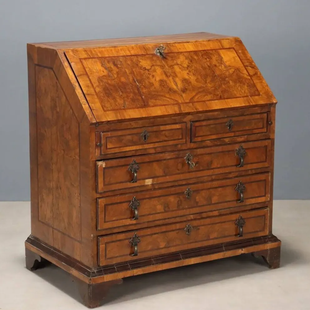 Cabinet à abattant ancien en ronce de noyer 8 tiroirs Italie XVIII Century