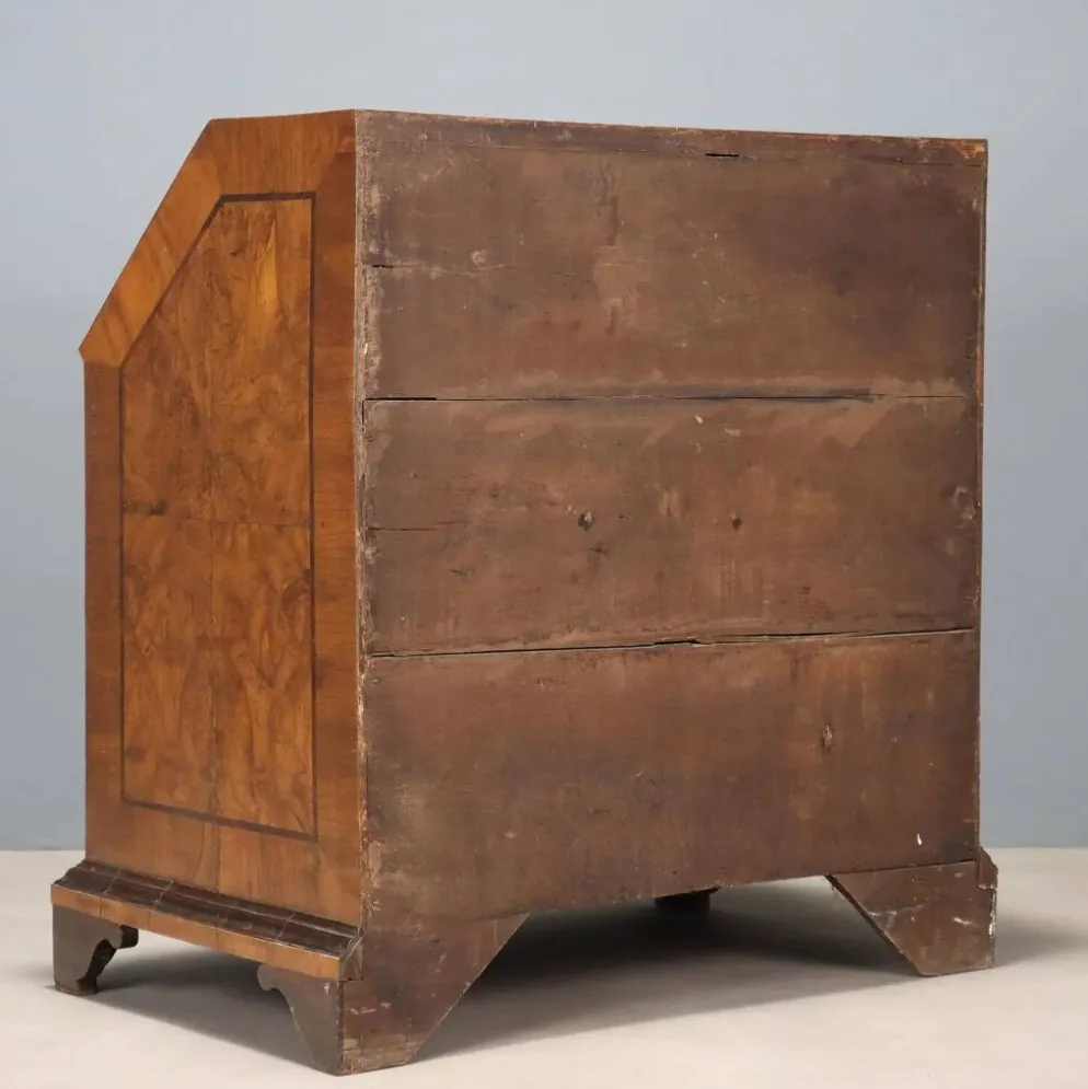 Cabinet à abattant ancien en ronce de noyer 8 tiroirs Italie XVIII Century