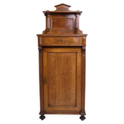 Cabinet – Acajou – Décoration et pieds ronds – Environ 1880