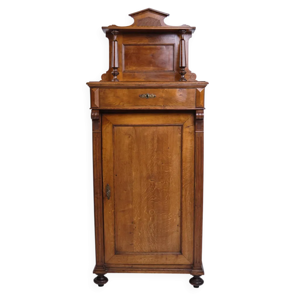 Cabinet – Acajou – Décoration et pieds ronds – Environ 1880