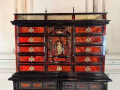 Cabinet anversois, ébène, écaille de tortue, palissandre et os, XVIIème siècle