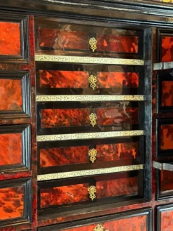 Cabinet anversois, ébène, écaille de tortue, palissandre et os, XVIIème siècle