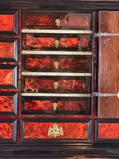 Cabinet anversois, ébène, écaille de tortue, palissandre et os, XVIIème siècle