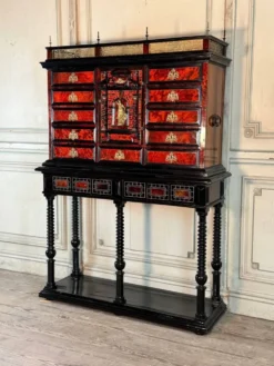 Cabinet anversois, ébène, écaille de tortue, palissandre et os, XVIIème siècle
