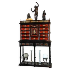 Cabinet anversois, ébène, écaille de tortue, palissandre et os, XVIIème siècle