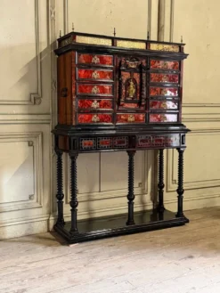 Cabinet anversois, ébène, écaille de tortue, palissandre et os, XVIIème siècle