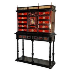 Cabinet anversois, ébène, écaille de tortue, palissandre et os, XVIIème siècle
