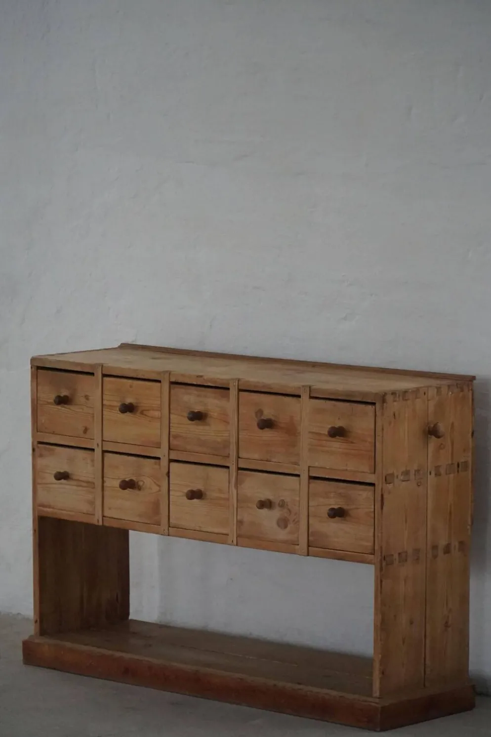 Cabinet apothicaire danois en pin antique du 19ème siècle / Console, 1850–1880s