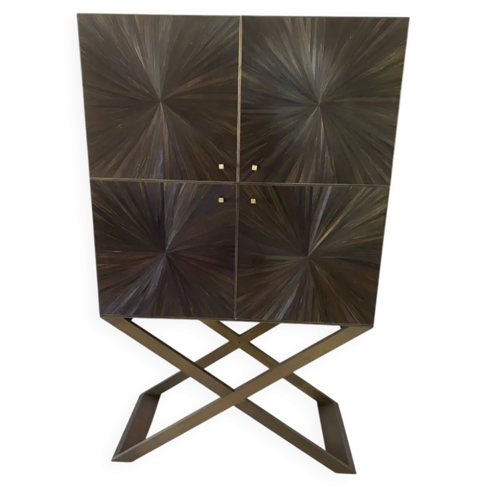 Cabinet bar contemporain en marqueterie de paille et laiton massif