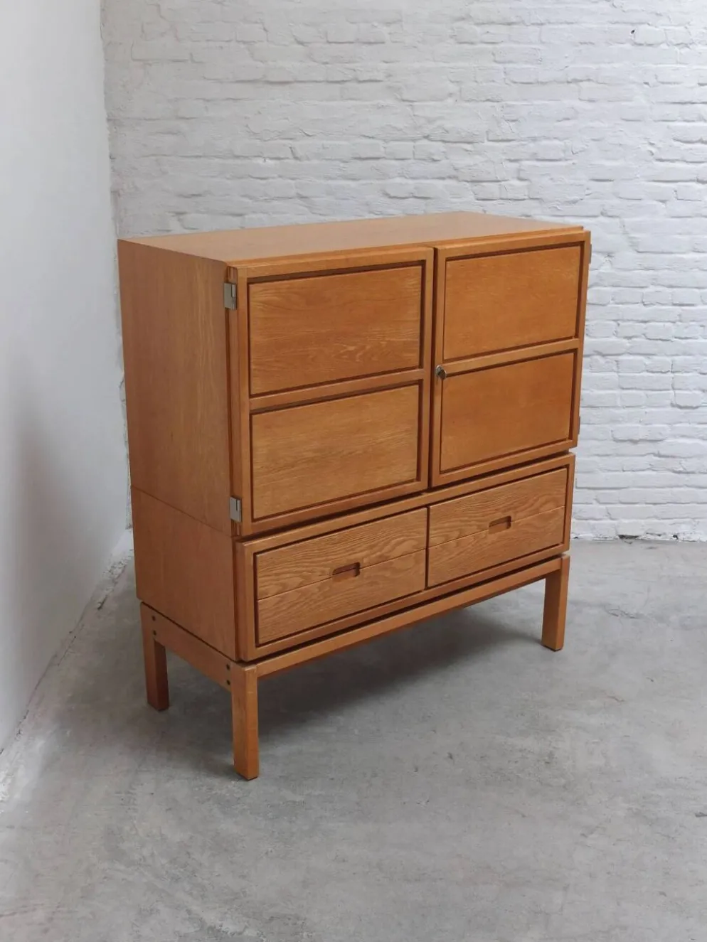Cabinet bar décoratif 'N-Line' en chêne par P&J Neirinck, 1968