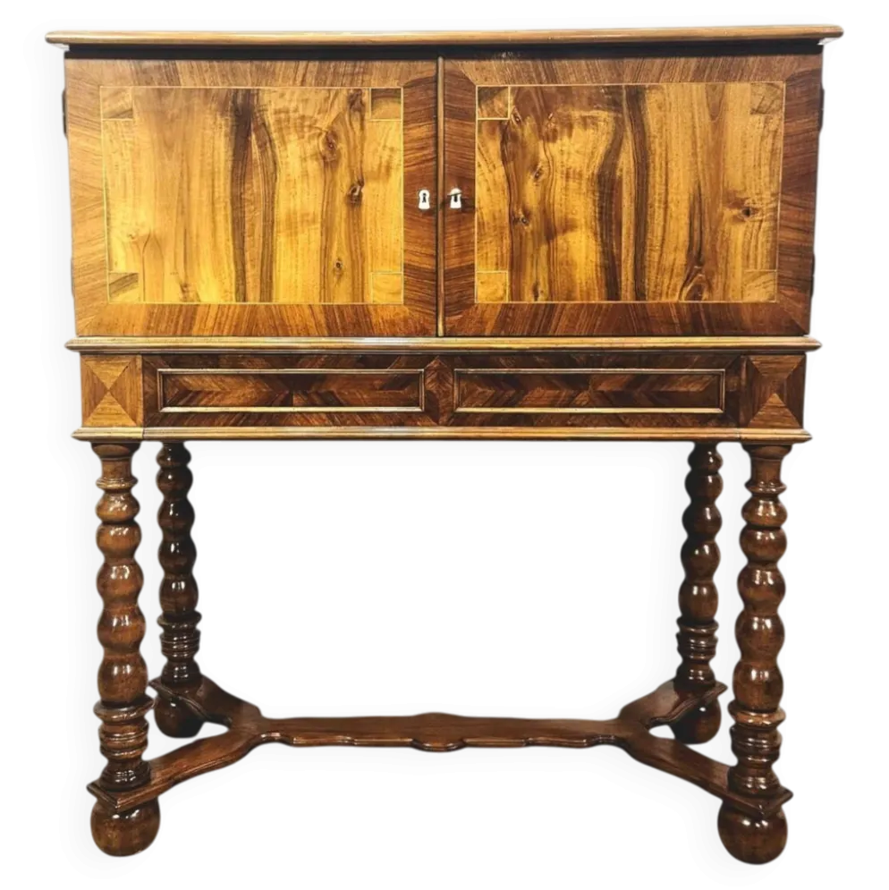 Cabinet baroque en noyer avec incrustations et pieds tournés, 2e moitié du 19e siècle