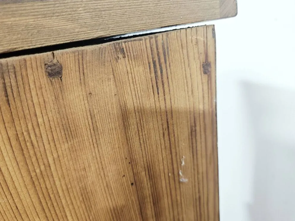 Cabinet baroque en noyer avec incrustations et pieds tournés, 2e moitié du 19e siècle