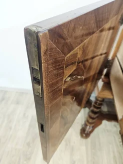 Cabinet baroque en noyer avec incrustations et pieds tournés, 2e moitié du 19e siècle