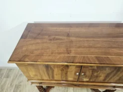 Cabinet baroque en noyer avec incrustations et pieds tournés, 2e moitié du 19e siècle