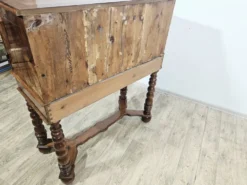 Cabinet baroque en noyer avec incrustations et pieds tournés, 2e moitié du 19e siècle