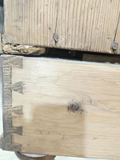 Cabinet baroque en noyer avec incrustations et pieds tournés, 2e moitié du 19e siècle