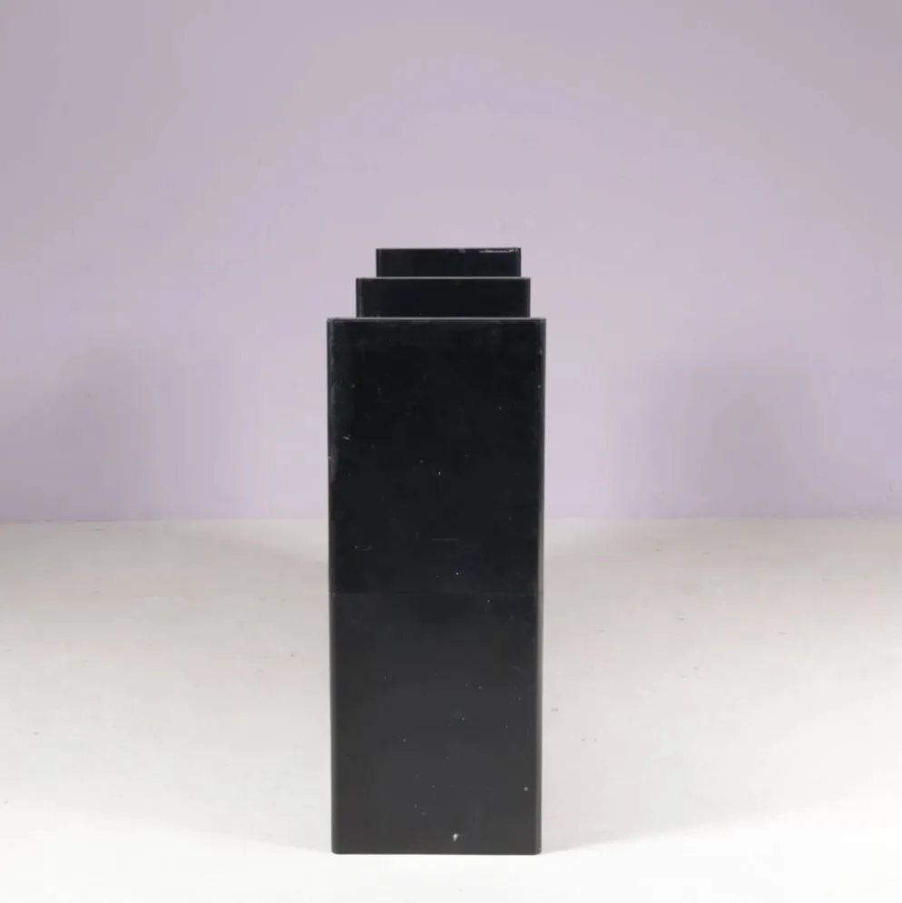 Cabinet bas en plastique noir modèle Multiplo Harvey Guzzini pour Kastilia, Italie années 1970