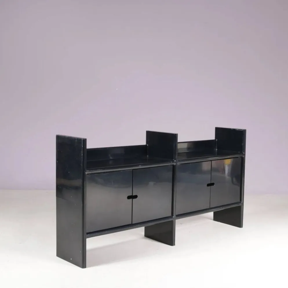 Cabinet bas en plastique noir modèle Multiplo Harvey Guzzini pour Kastilia, Italie années 1970