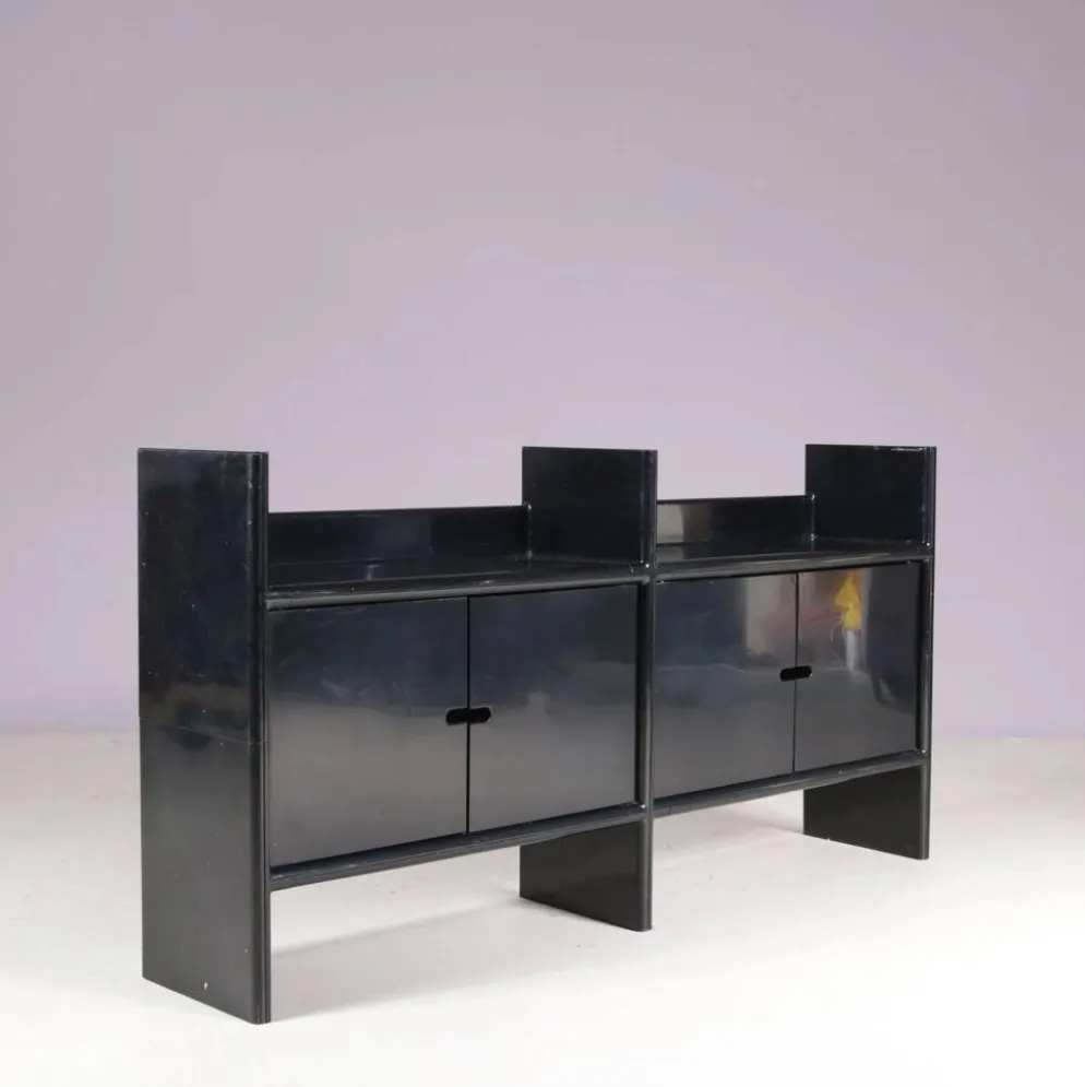 Cabinet bas en plastique noir modèle Multiplo Harvey Guzzini pour Kastilia, Italie années 1970