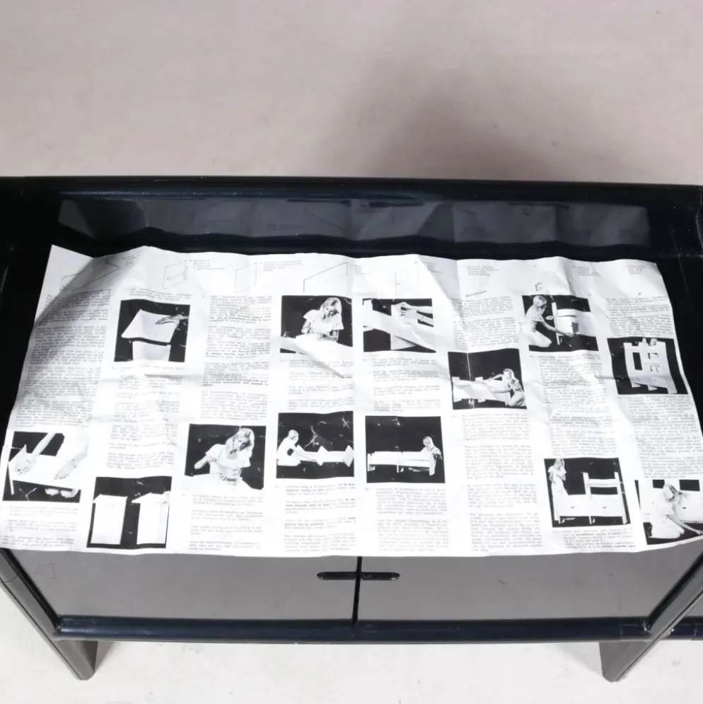 Cabinet bas en plastique noir modèle Multiplo Harvey Guzzini pour Kastilia, Italie années 1970