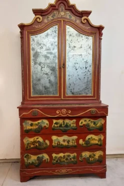 Cabinet bibliothéque Venitien style Louis XV en bois laqué
