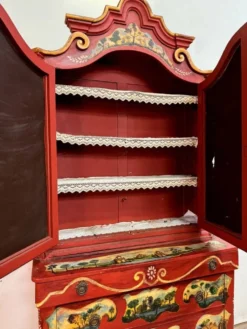 Cabinet bibliothéque Venitien style Louis XV en bois laqué