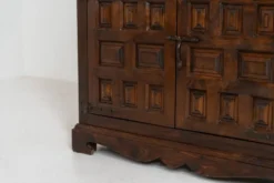 Cabinet brutaliste espagnol