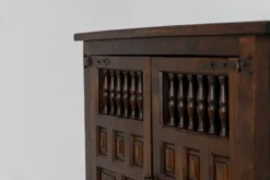 Cabinet brutaliste espagnol