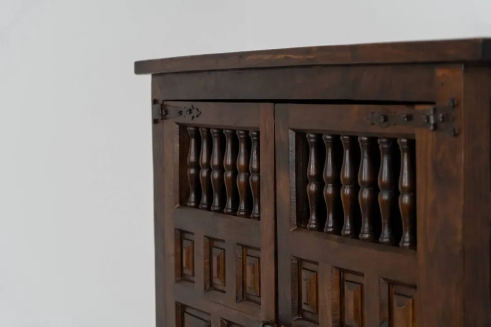 Cabinet brutaliste espagnol