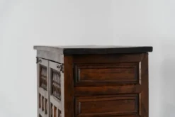 Cabinet brutaliste espagnol