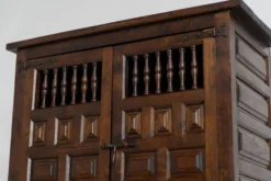 Cabinet brutaliste espagnol