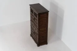 Cabinet brutaliste espagnol