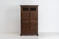 Cabinet brutaliste espagnol
