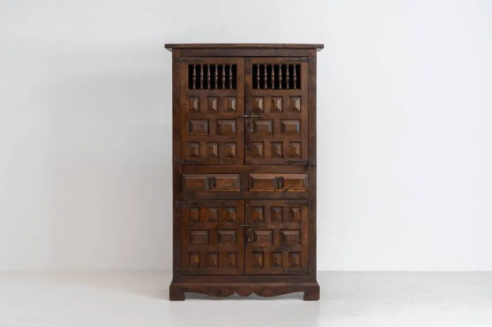 Cabinet brutaliste espagnol
