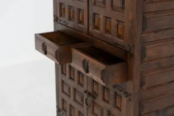 Cabinet brutaliste espagnol