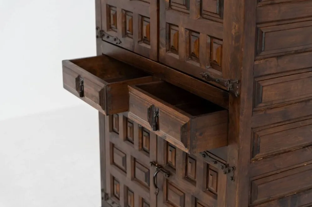 Cabinet brutaliste espagnol