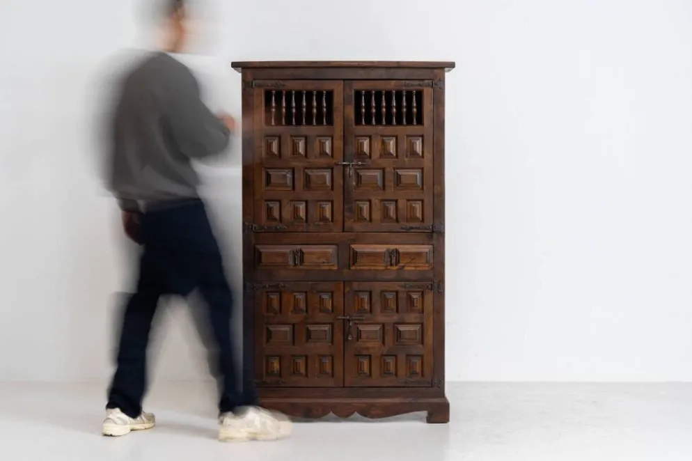 Cabinet brutaliste espagnol