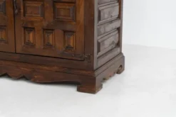 Cabinet brutaliste espagnol