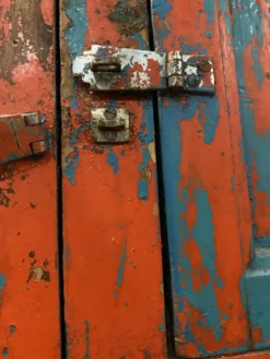 Cabinet à casiers en teck laqué rouge