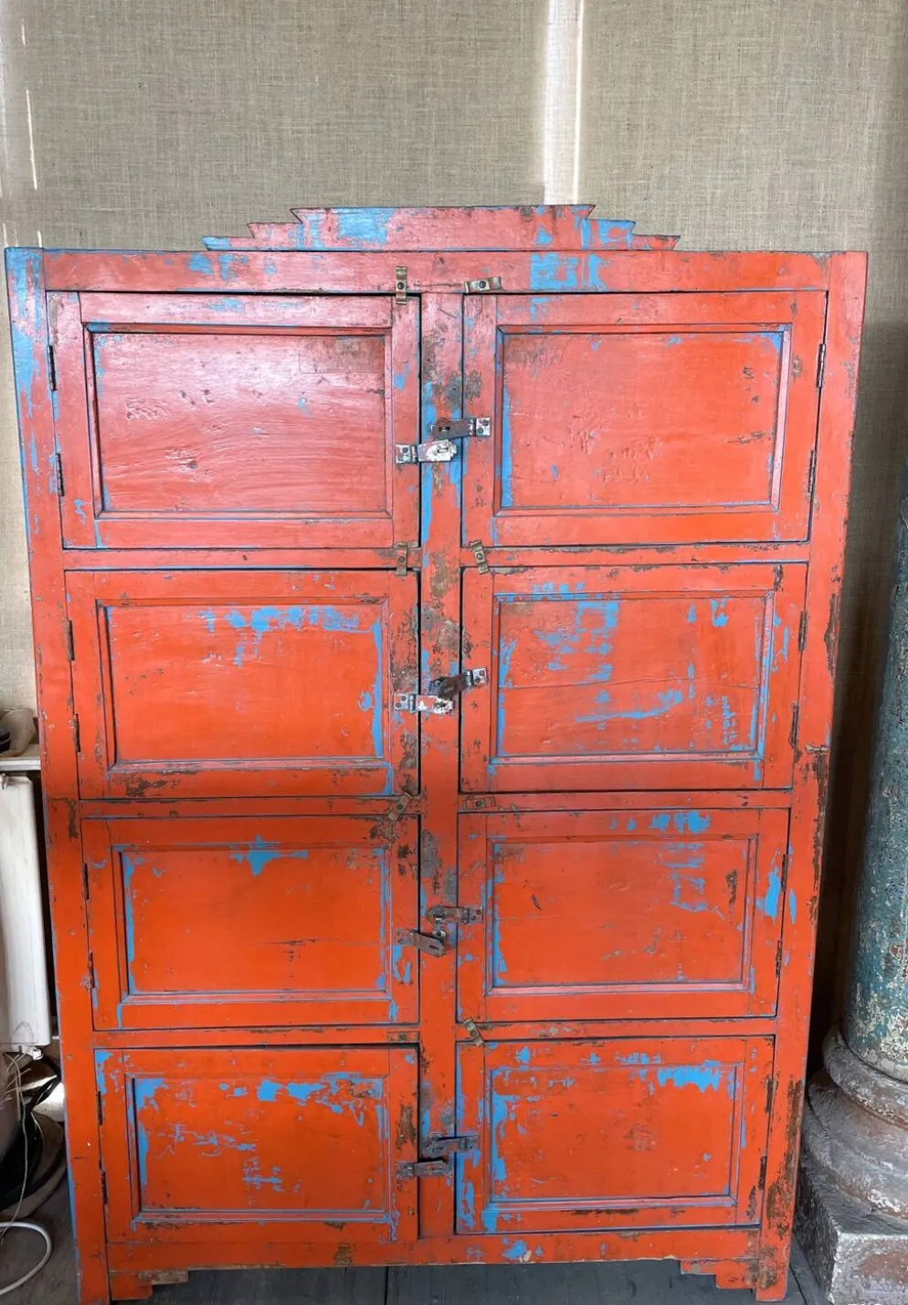 Cabinet à casiers en teck laqué rouge